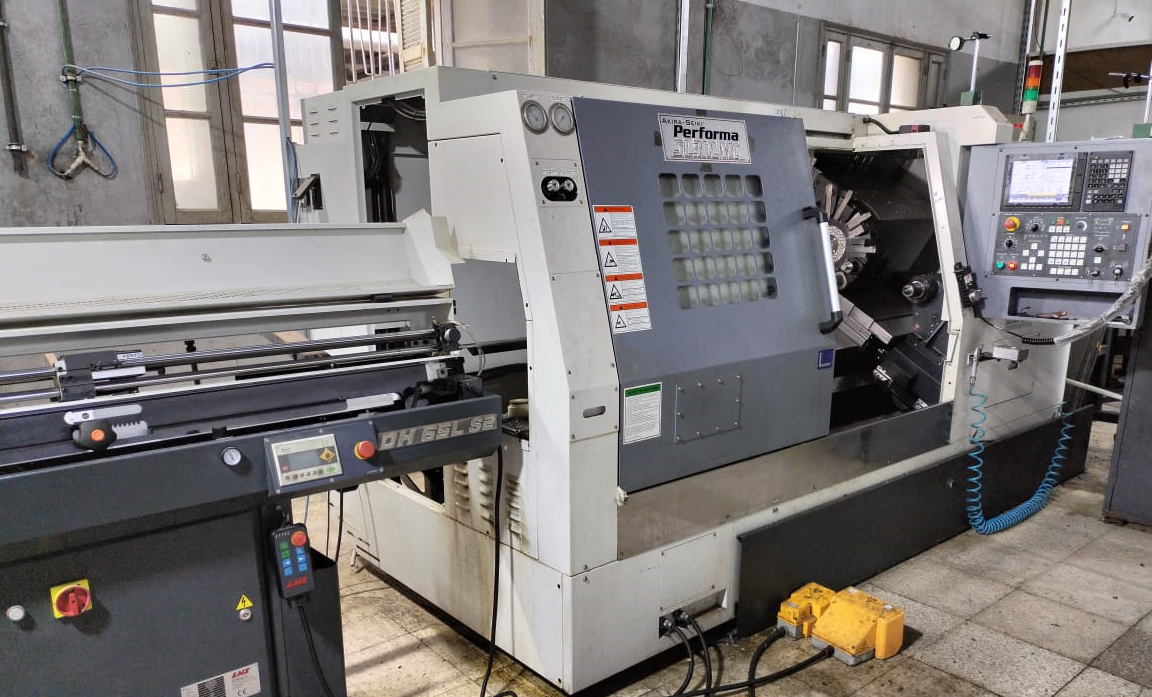 - Centre de tournage CNC à 3 axes
